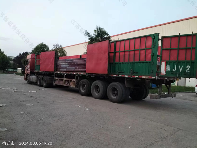 现代公交车候车亭