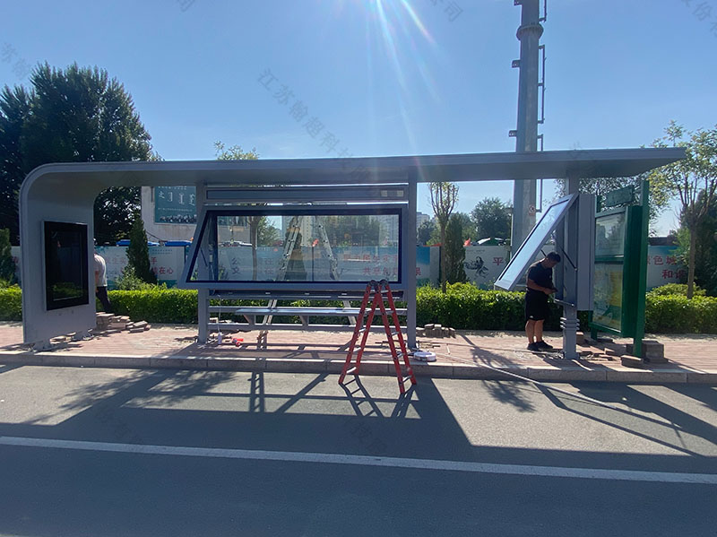 内蒙鄂尔多斯智能公交站台安装实景