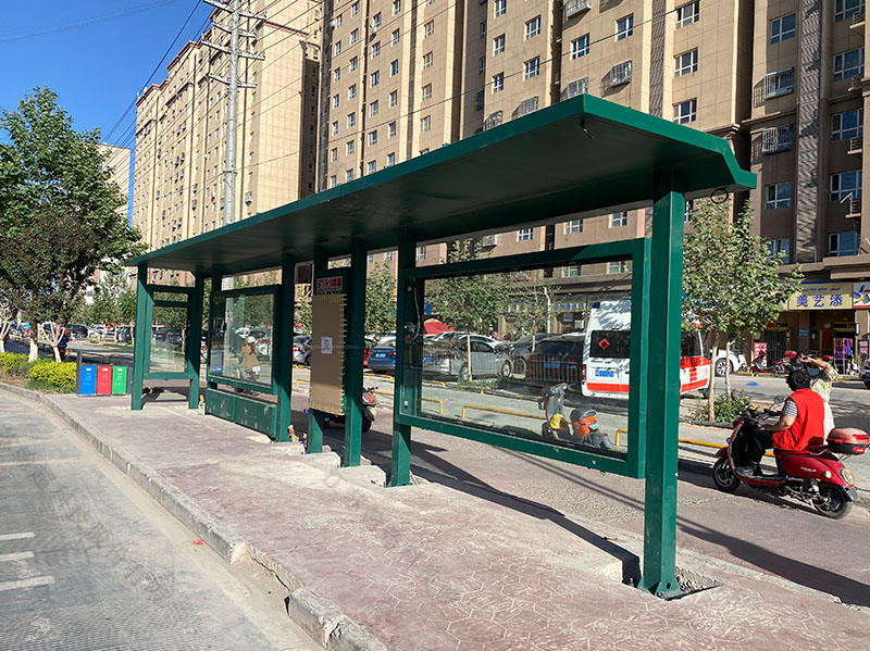 喀什公交车候车亭安装实景