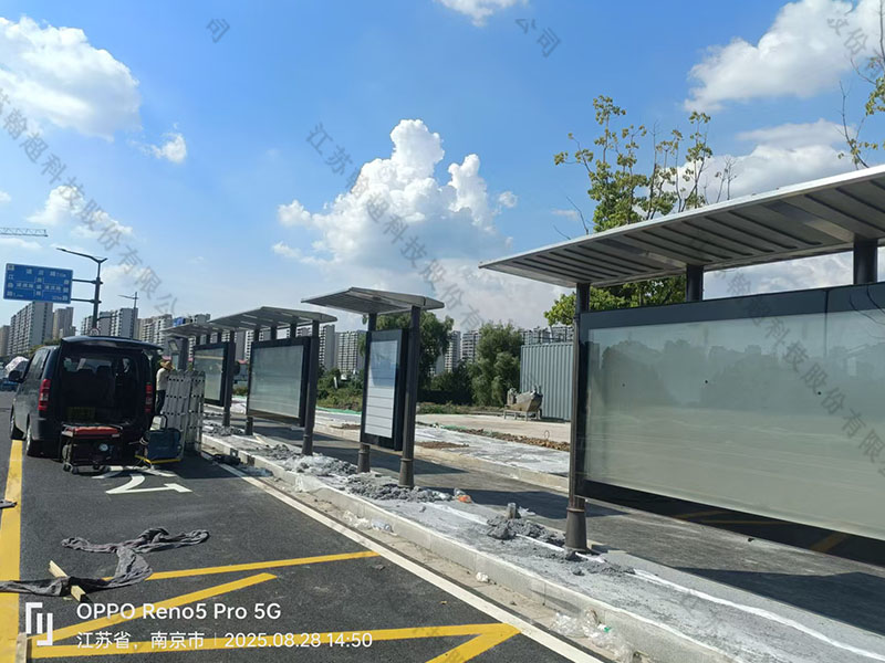 南京不锈钢公交候车亭安装实景