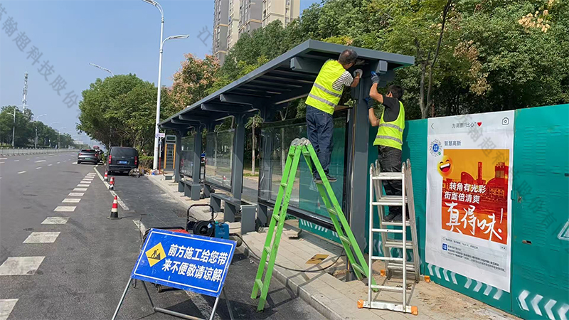 合肥定制款公交车候车亭安装实景