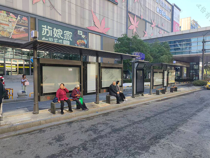 南京罗马柱型材候车亭安装实景