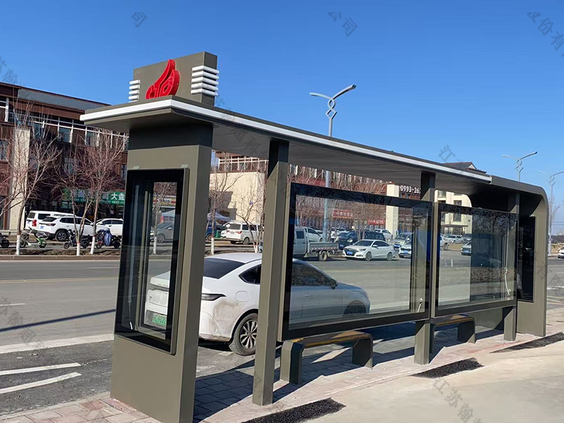 新疆定制款公交站台安装实景案例